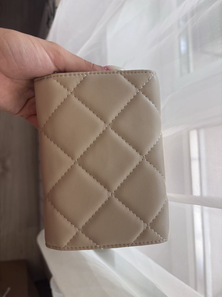 портфейл: Valentino