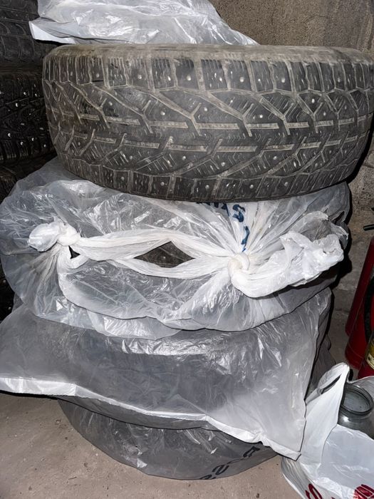 Продам шипованные шины