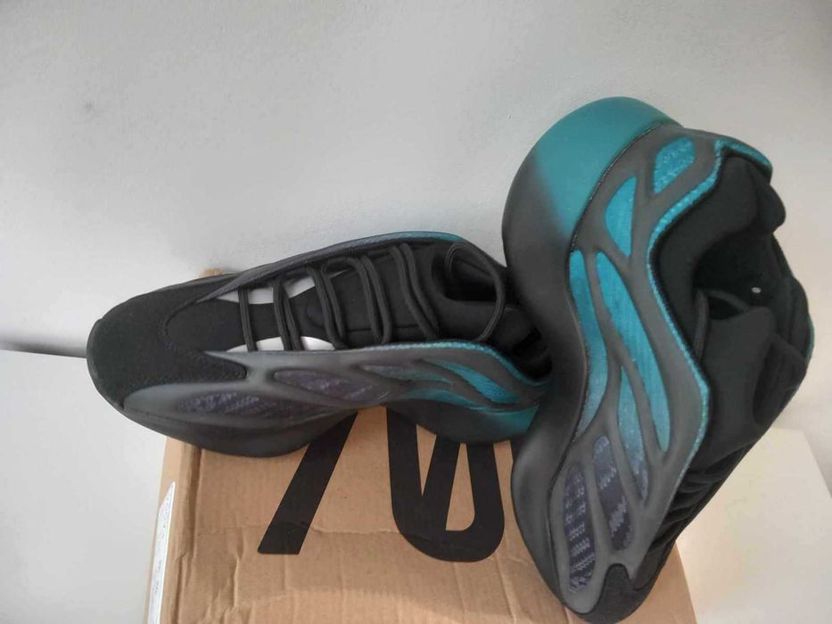Yeezy boost   V3