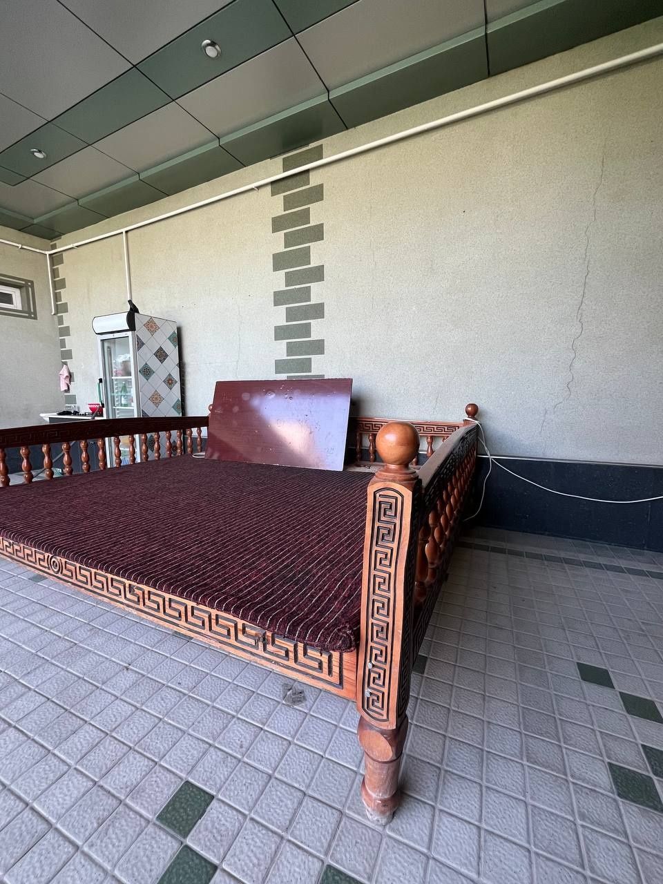Тапчан сотилади 2.90 × 2.40