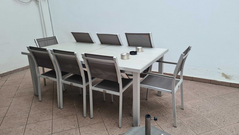 De vanzare masa gradina cu 9 scaune