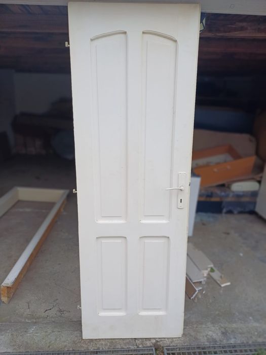 Vând urgent ușă de baie 2.05xo.70 și toc