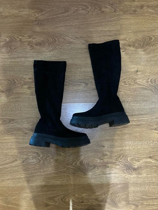 Черни ботуши чорап