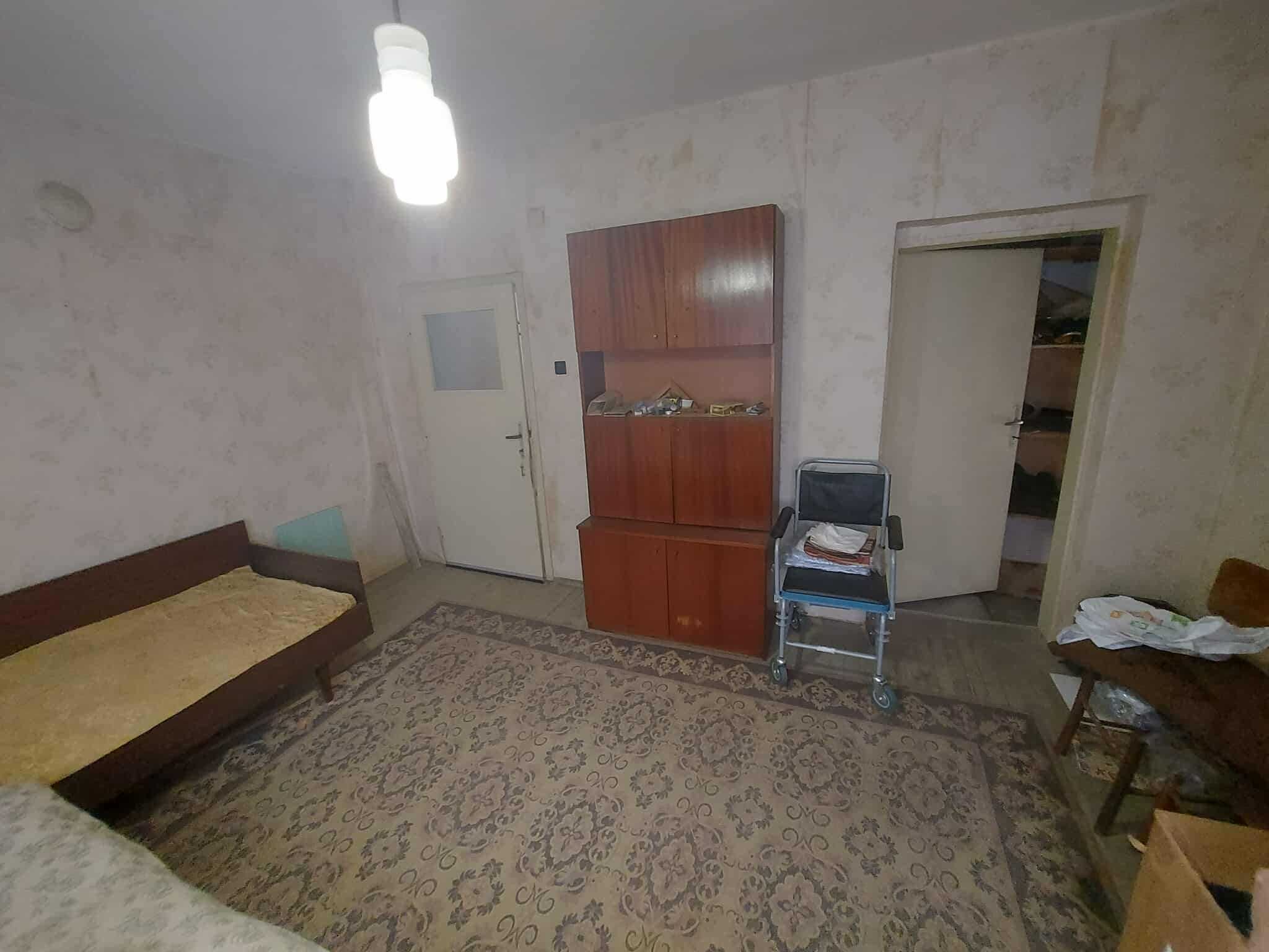 Втори етаж от къща, кв. Вароша