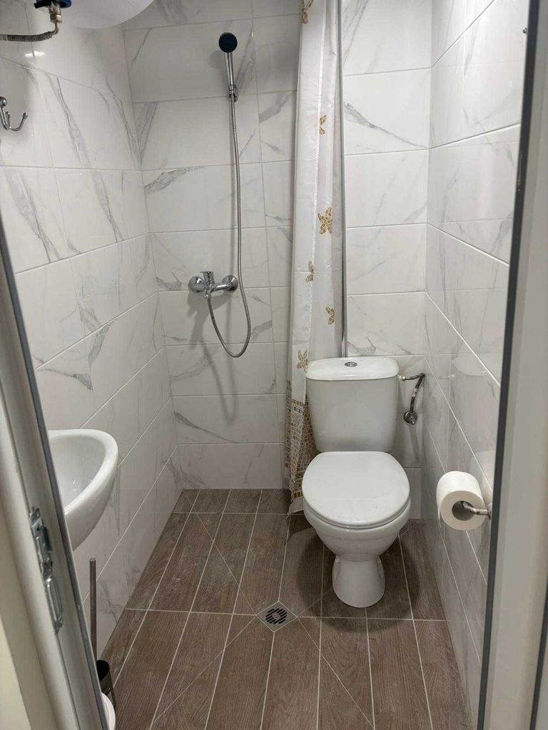 Дава се под наем Едностаен апартамент в Варна, Автогара - 25 кв.м за 382.5 € - Снимка #2
