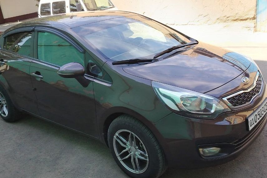 Автомобиль Kia Rio 2013 года