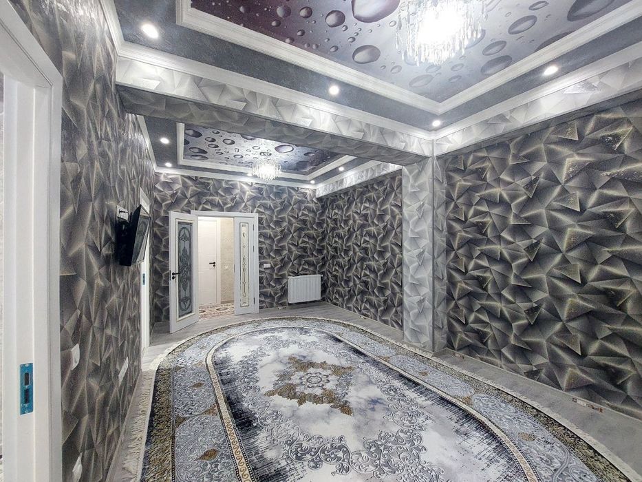 Санат сарои якинида