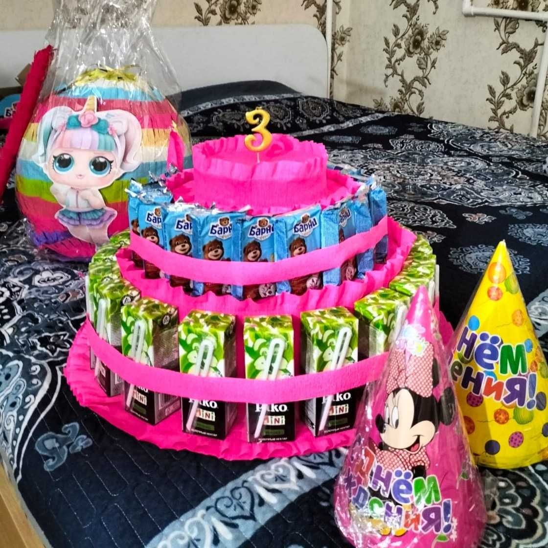 Торт из соков и конфет на день рождения