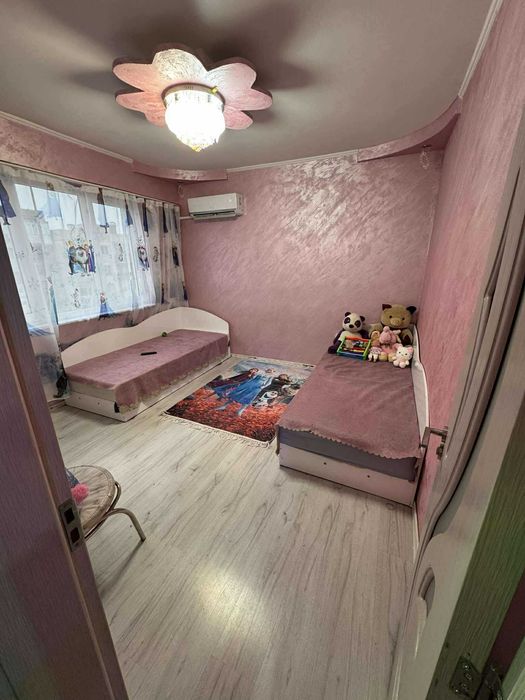 Двустаен апартамент 64кв.м. панел ж.к."Изток"