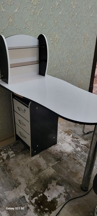Маникюрный стол  за 450тыс исползованный
