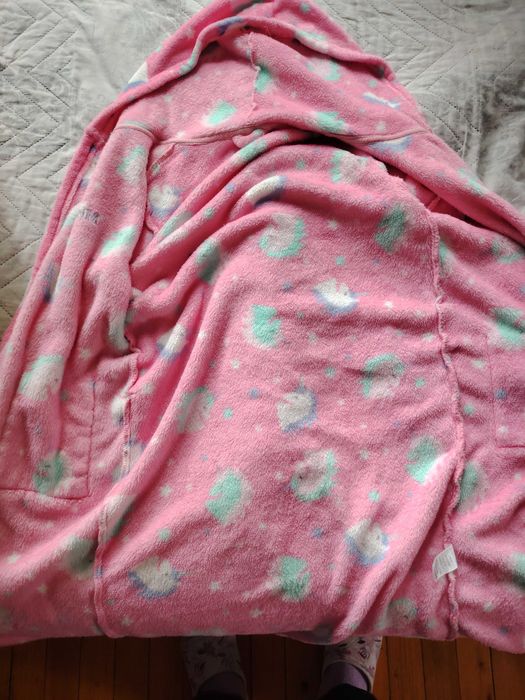 Продавам детски халати за баня