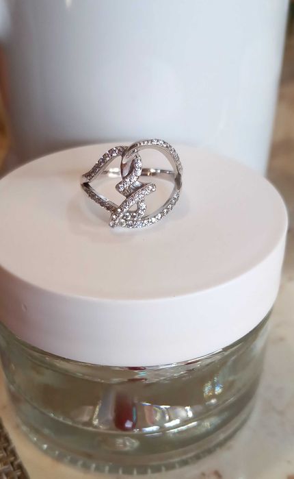 Сребърен пръстен с циркони