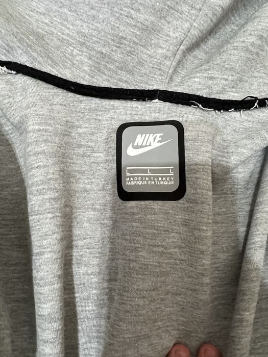Tech Fleece aproape nou