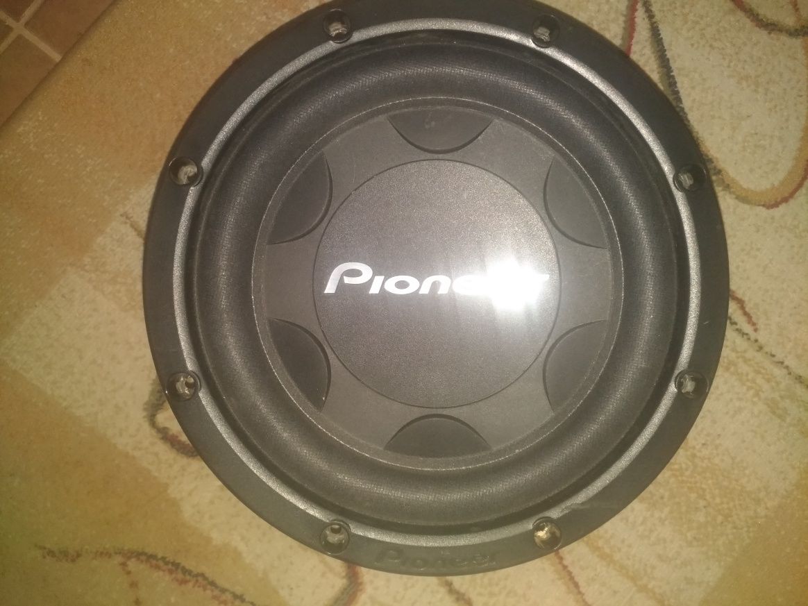 Vand subwoofer auto