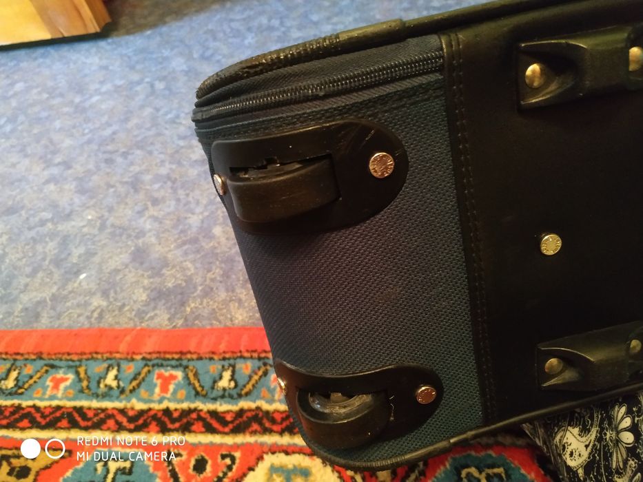 Продаю большой чемодан.