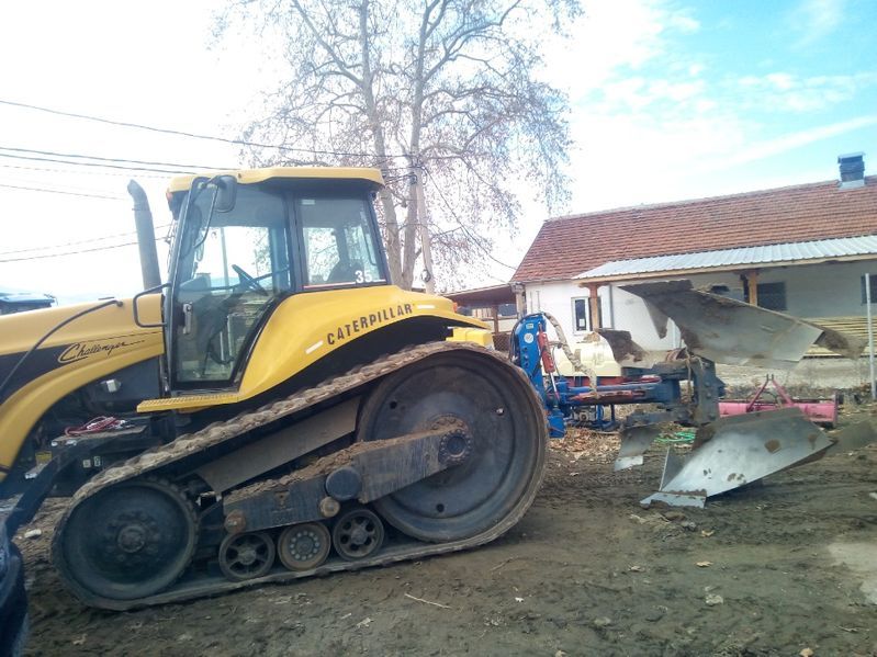 услуги с трактори,багер,оране,риголване,дупки,дисковане,пръскане,култи