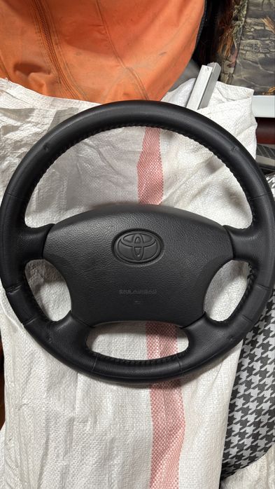 Продам оригинальный руль на Toyota Land Cruiser 105 gx,