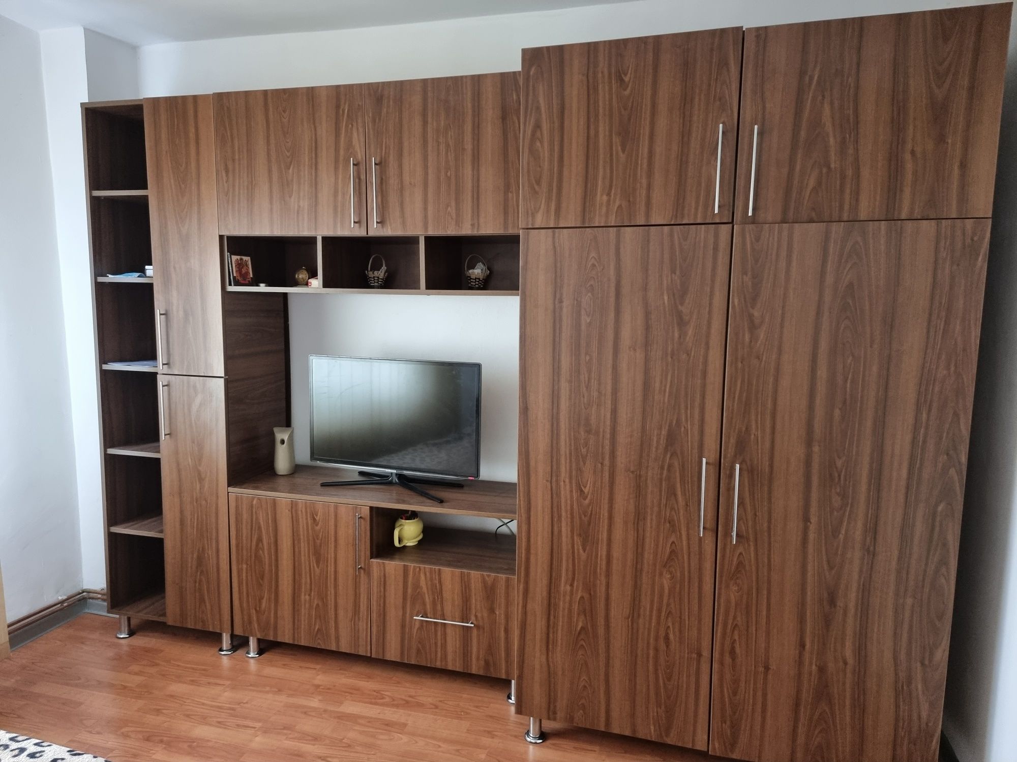 Caut colegă apartament