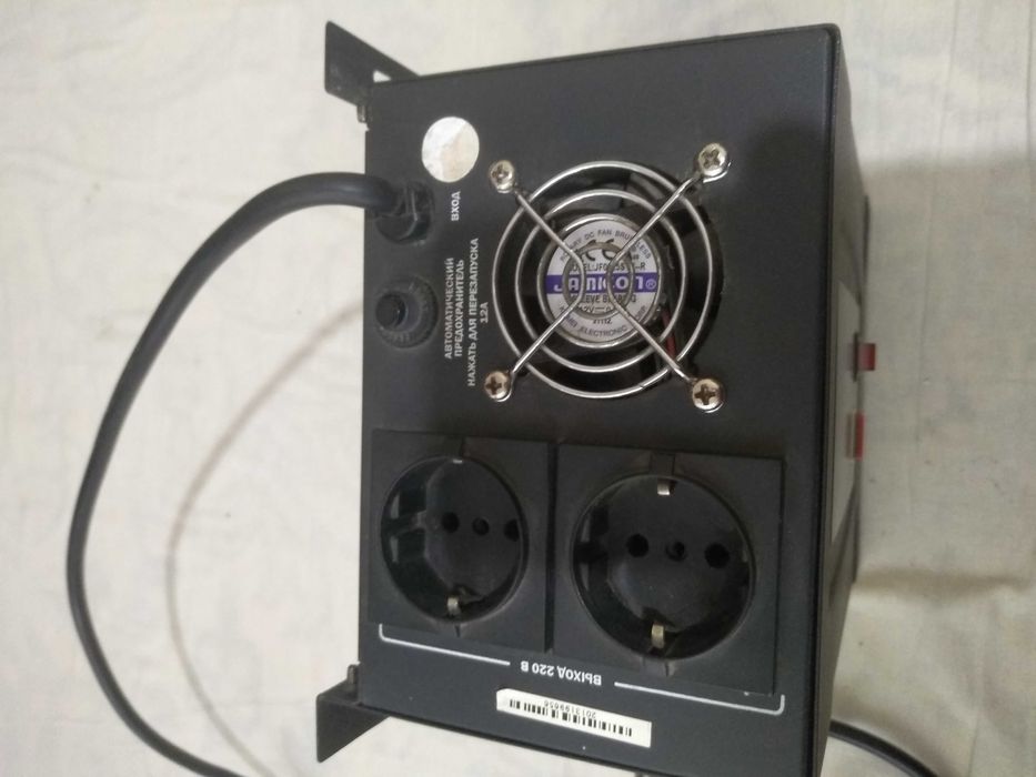 Стабилизатор напряжения KEBO-1500vA