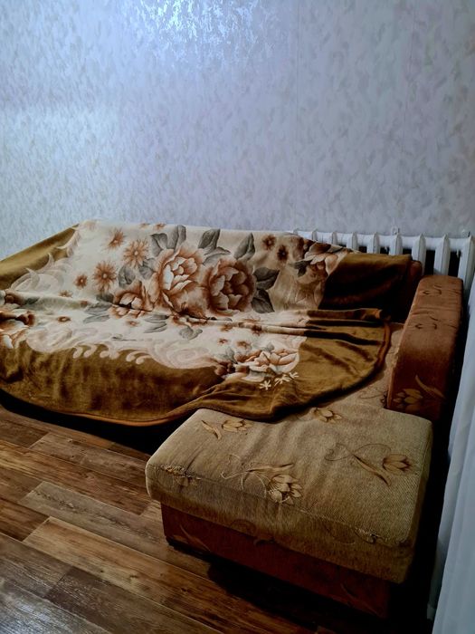 Диван большой, раскладной.