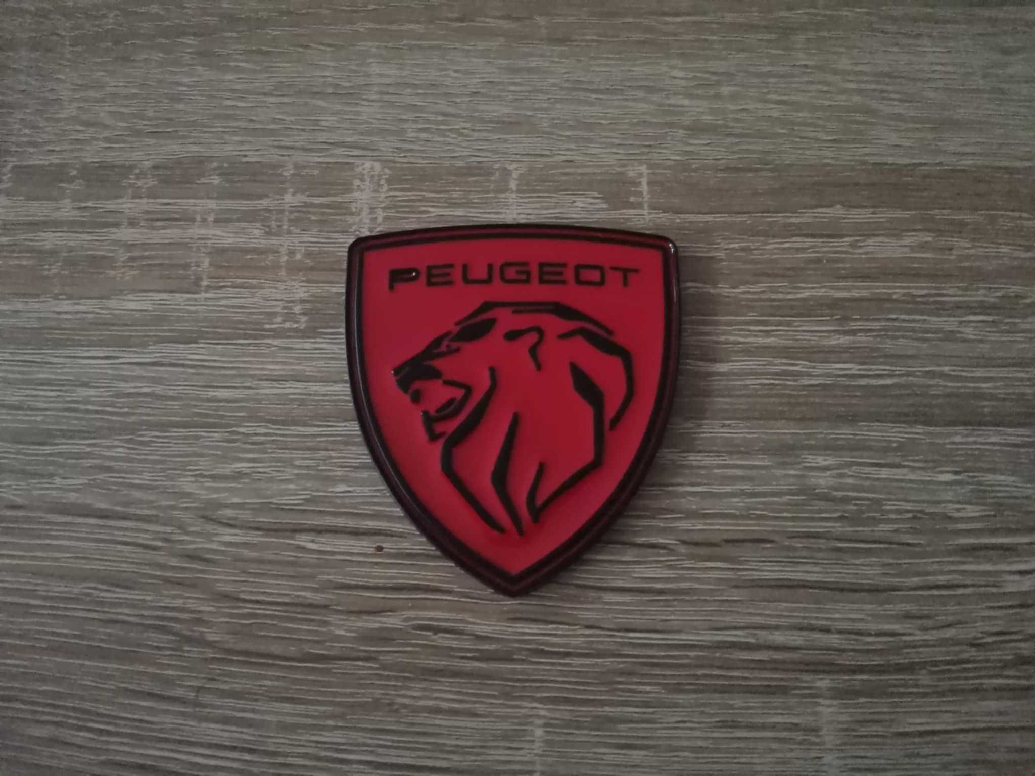 металнa емблема Peugeot червено с черно