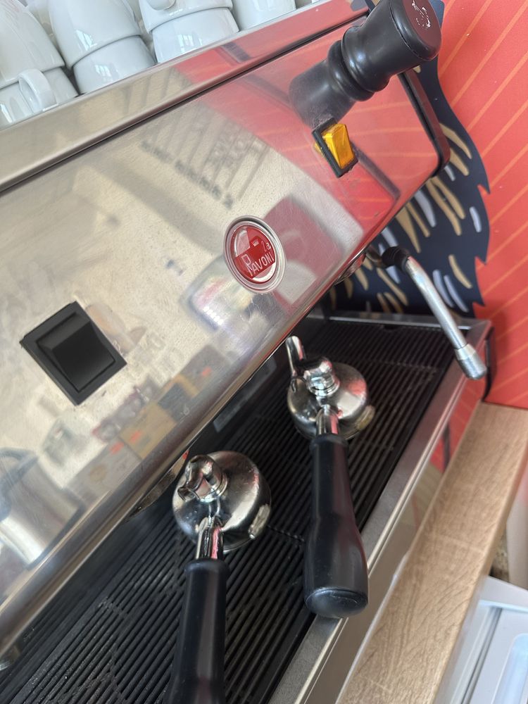 Aparat profesional de cafea la Pavini