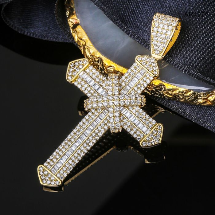 Pandantiv Aur 14 K tip cruce model deosebit ARJEWELS