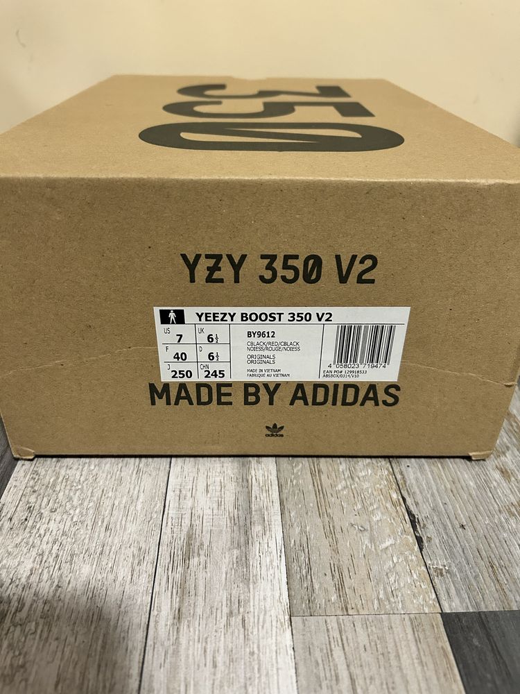 Оригинални Yeezy 350 v2 "Core Red"