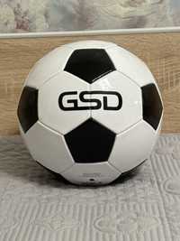 Футбольный мяч из SportMaster