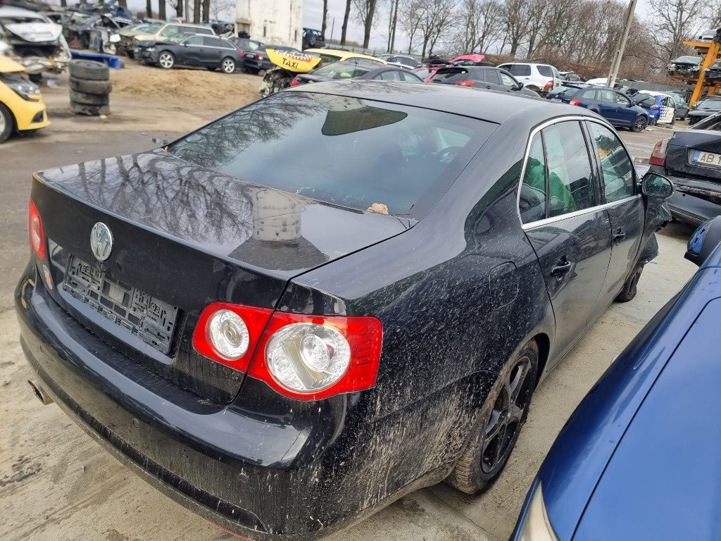 bara spate armatura haion portbagaj timonerie VW Jetta motor 2.0fsi BVY Dezmembrez