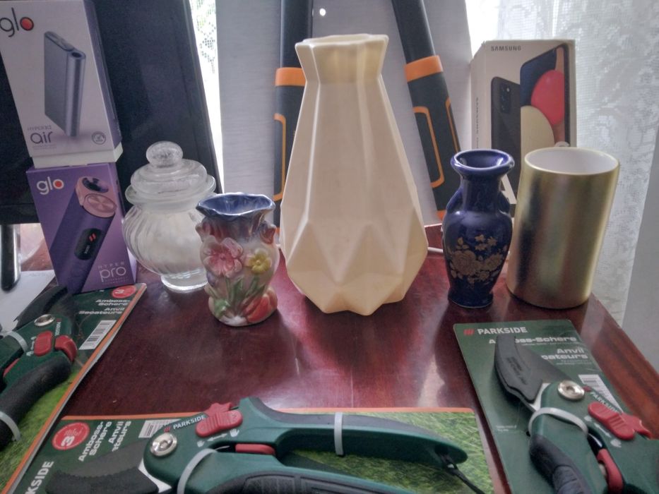 Lot de 4 vaze pentru flori ieftin la 80 de lei toate