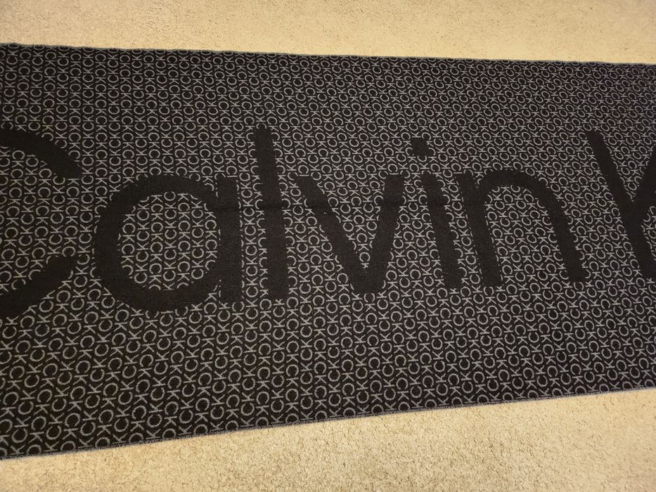 Оригинален шал Calvin Klein