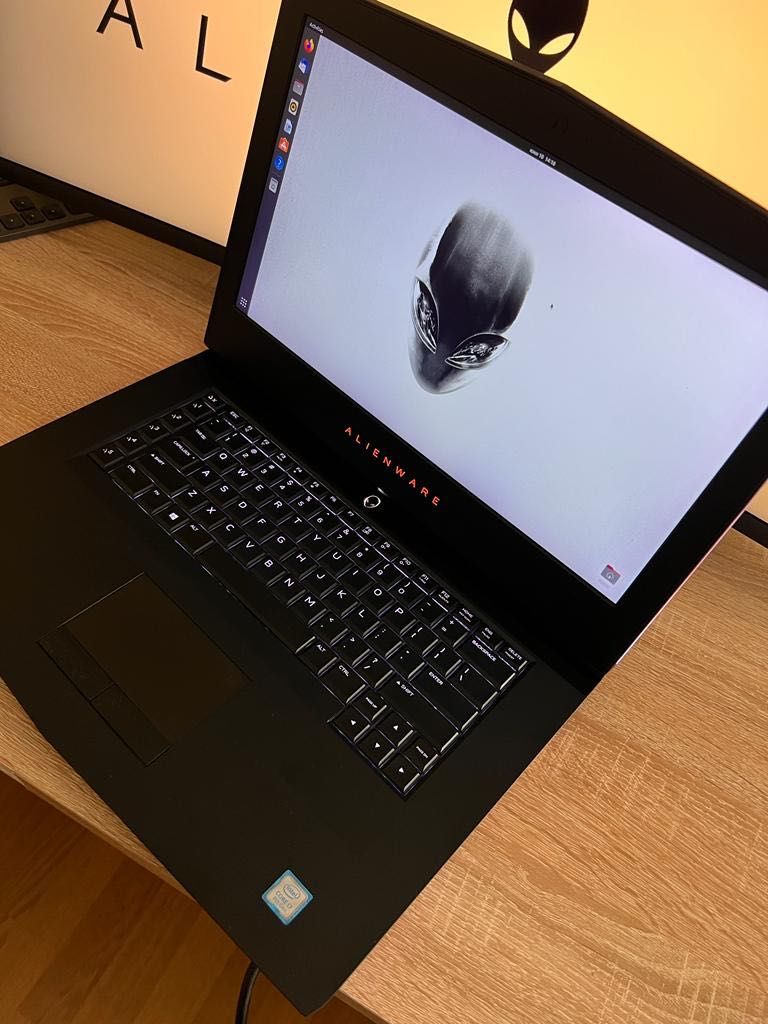 Продавам Alienware 15 R4 - Мощен лаптоп от Америка!