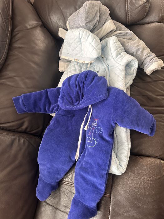 Vand combinizoane bebe in stare foarte buna