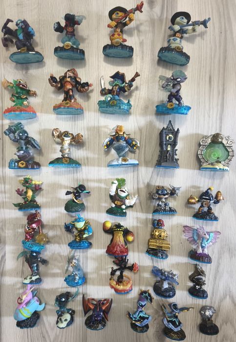 Skylanders la bucata,lot sau schimb, 141 figurine, portale, jocuri