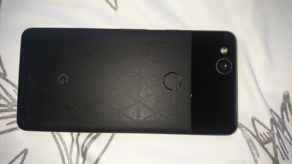 Смартфон Google Pixel 2