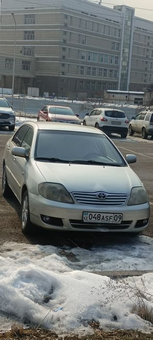 Машина Тойота Королла