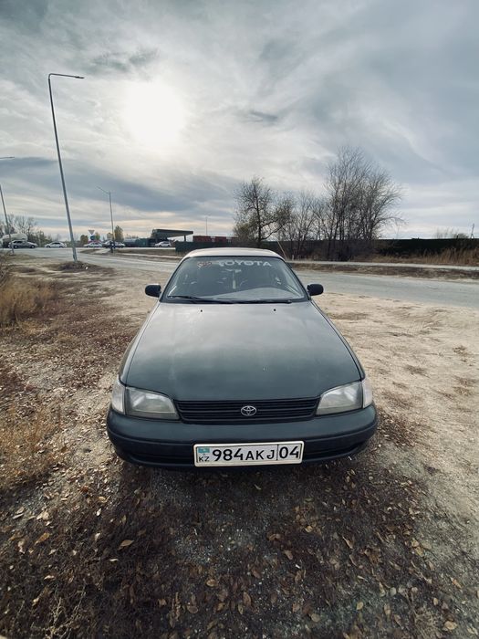 Тайота карина е 1994 году