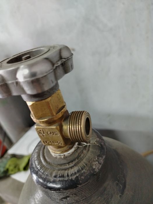 Gaz balon uglekislorod 2ta + Argon kotta 1ta+argon kichik 1ta sotiladi