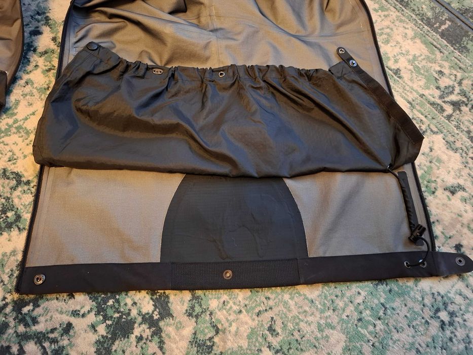 suprapantalon Arc'teryx Theta SV Bib marimea L