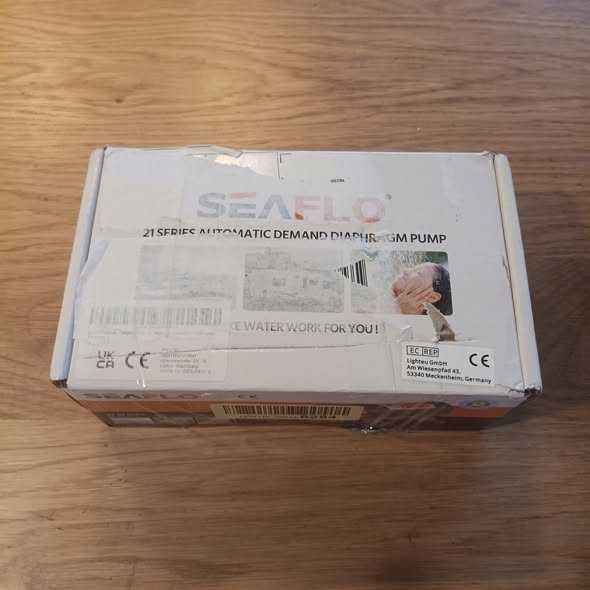 12V Водна помпа 4.3 L/min, 2.4 bar – самозасмукваща, автоматична