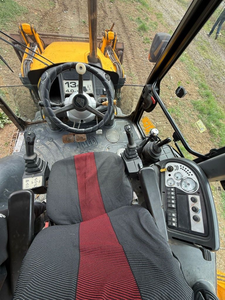 Buldoexcavator JCB 3CX AN 2006