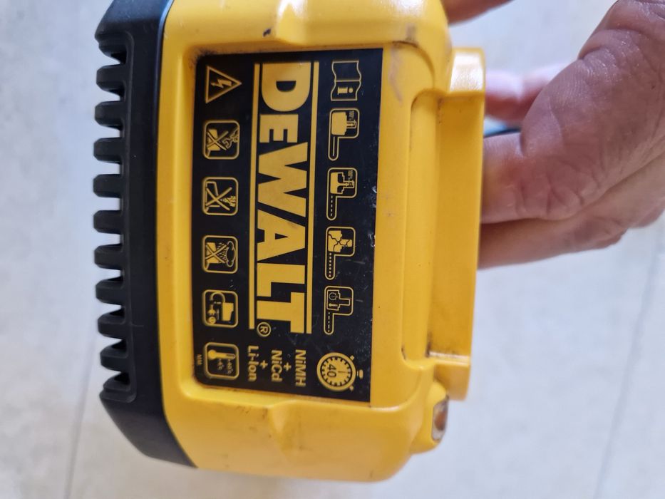 Dewalt DE 9135 , Berner BACC 7,2 V - 18 V  / incarcator ( sursa )