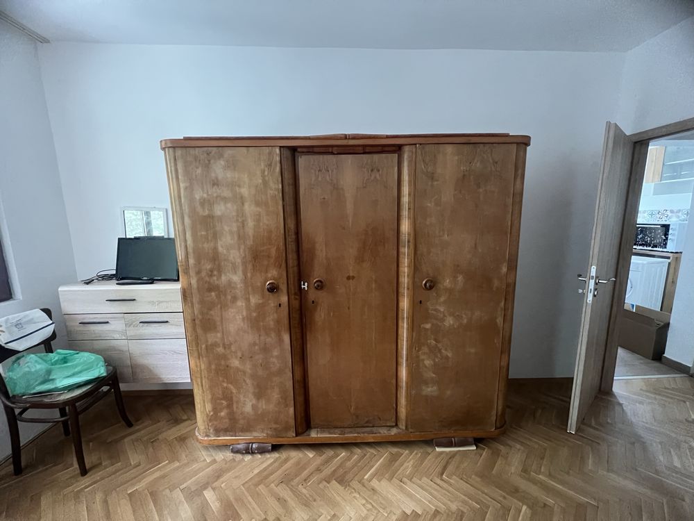 Старинен гардероб