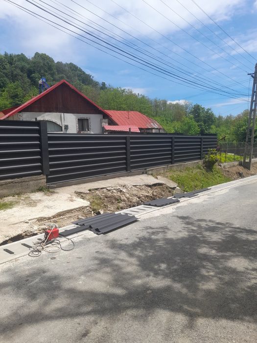 Construim garduri și porți stil jaluzea șipcă metalică tablă cutată