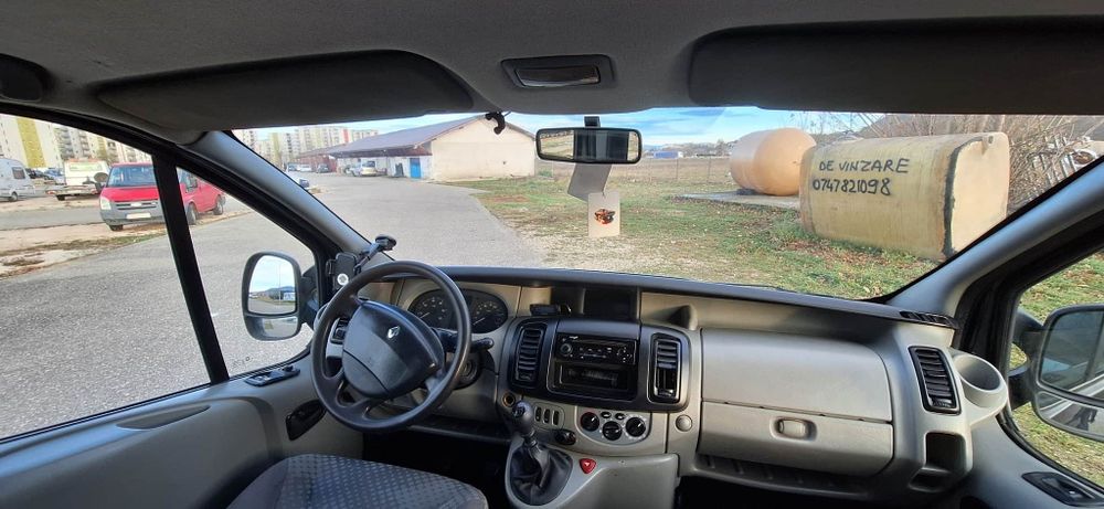Renault trafic modelul  lung