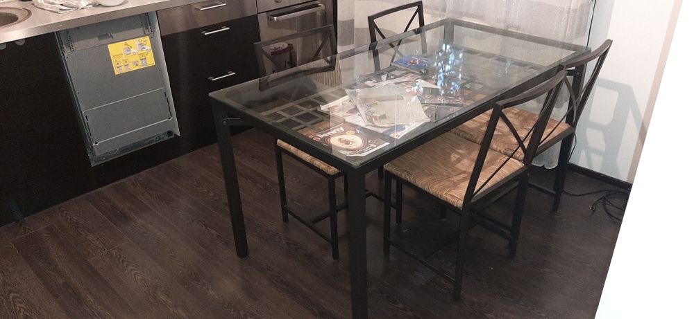 Vand masa de bucatarie IKEA din sticla cu 4 scaune