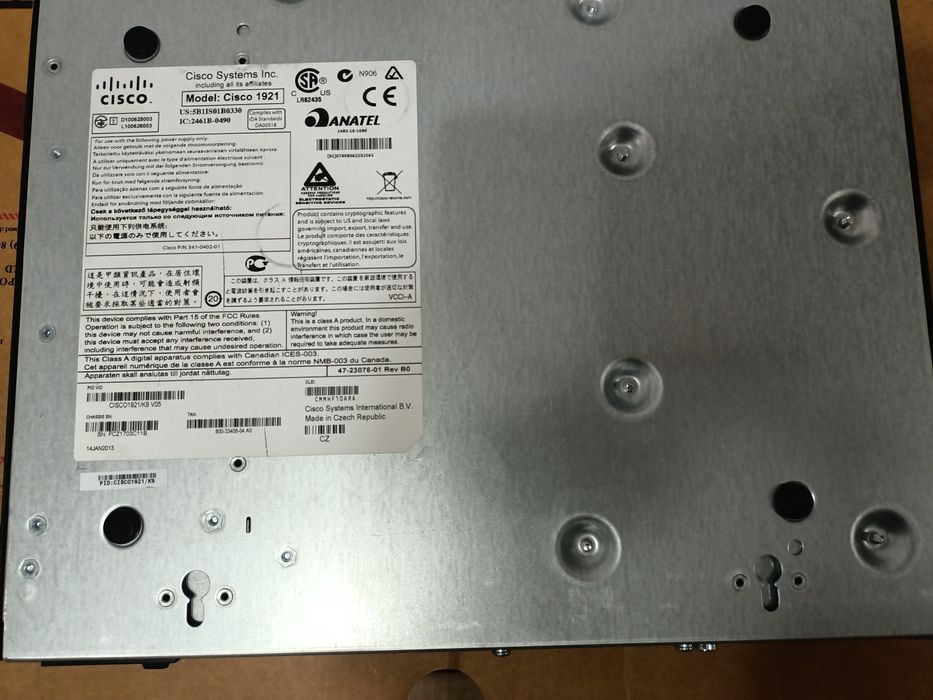 Router profesional Cisco 1921 ideal pentru rețele Enterprise