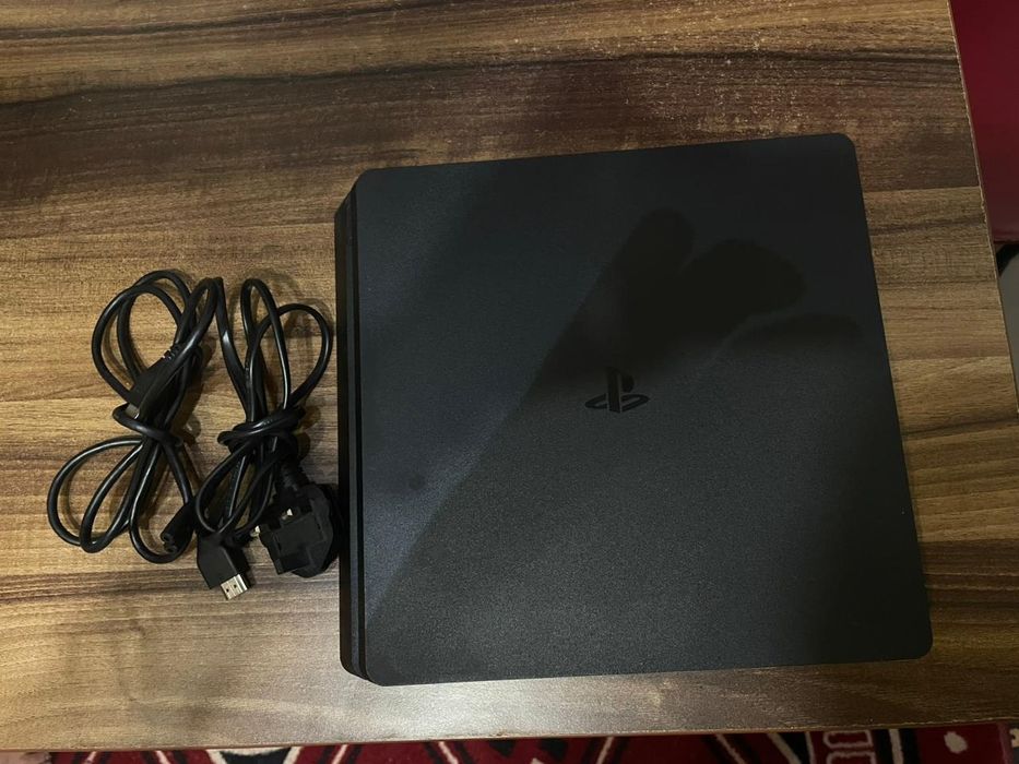 Продам Sony PlayStation 4