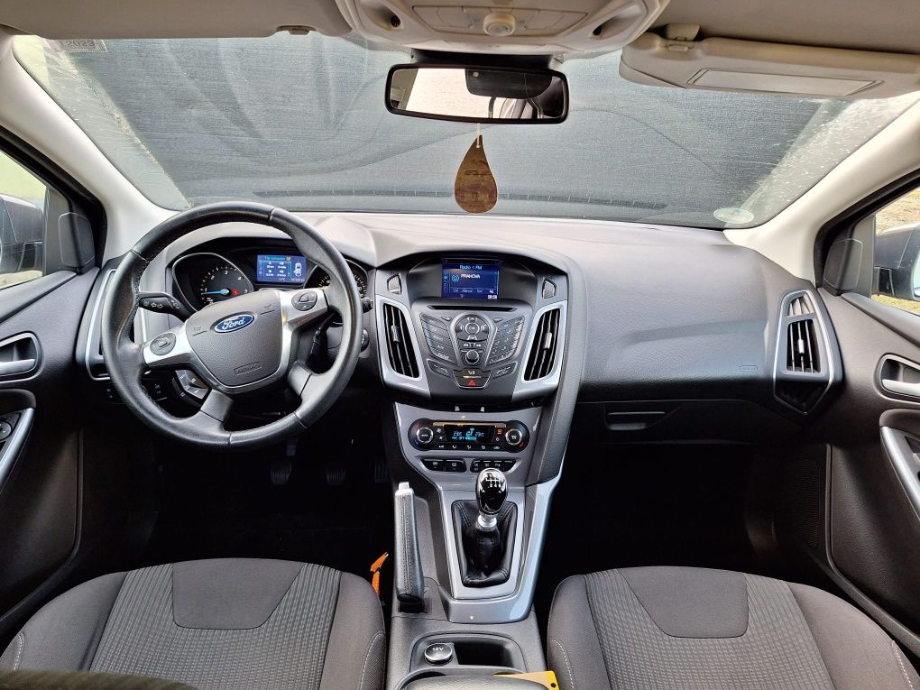 Ford Focus Titanium MK3 2013 BI-XENON Navigatie Climatronic Jante alia